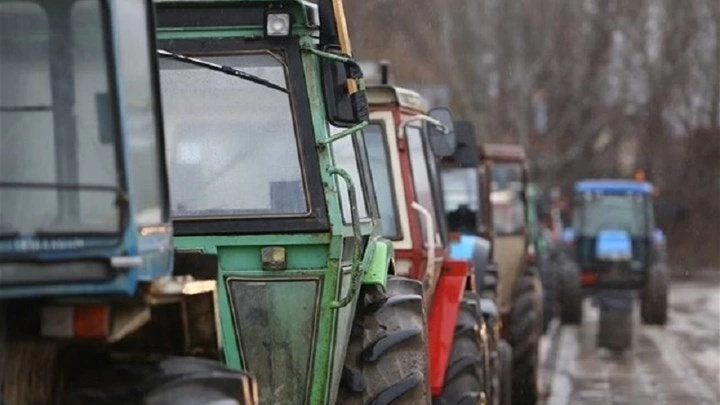 «Μπλόκο» στην Αθηνών – Πατρών το απόγευμα από τους αγρότες του Αιγίου